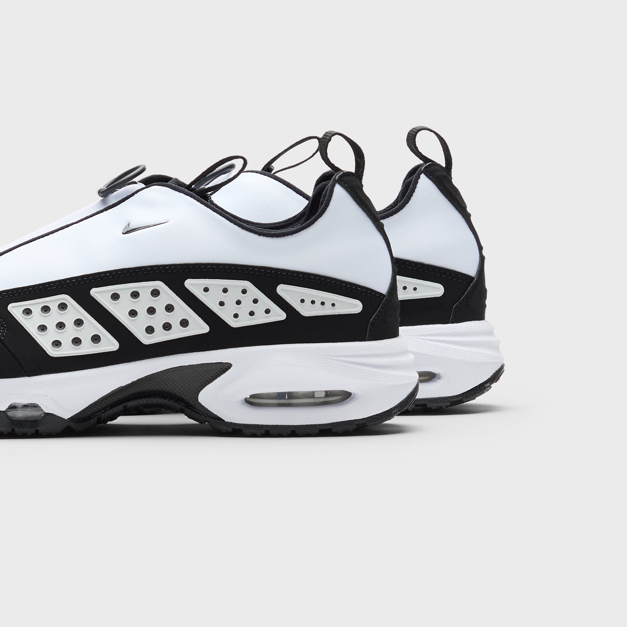 Nike WMNS Air Max SNDR - White / Black – Kith Canada