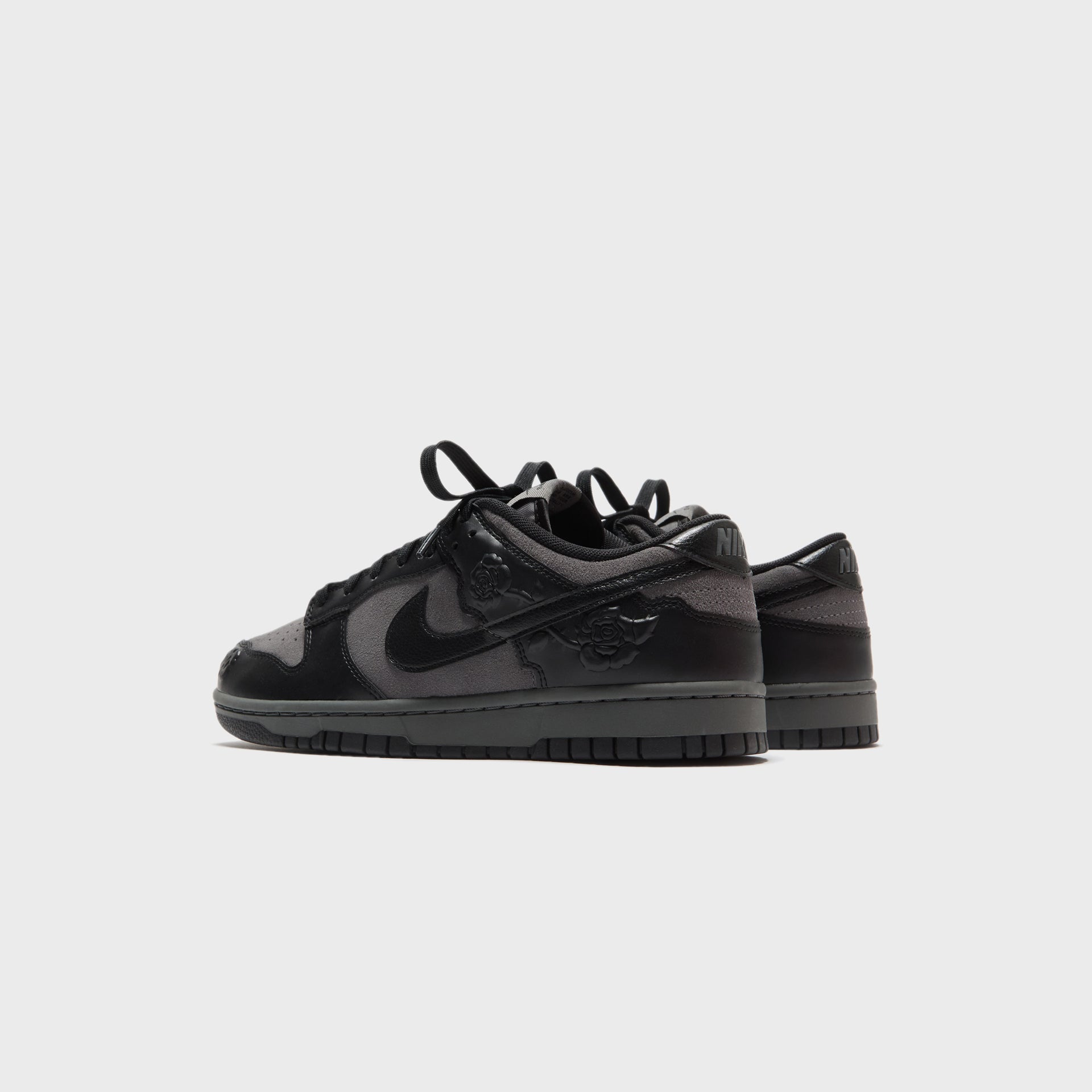 Nike WMNS Dunk Low SE - Iron Grey / Black / Iron Grey