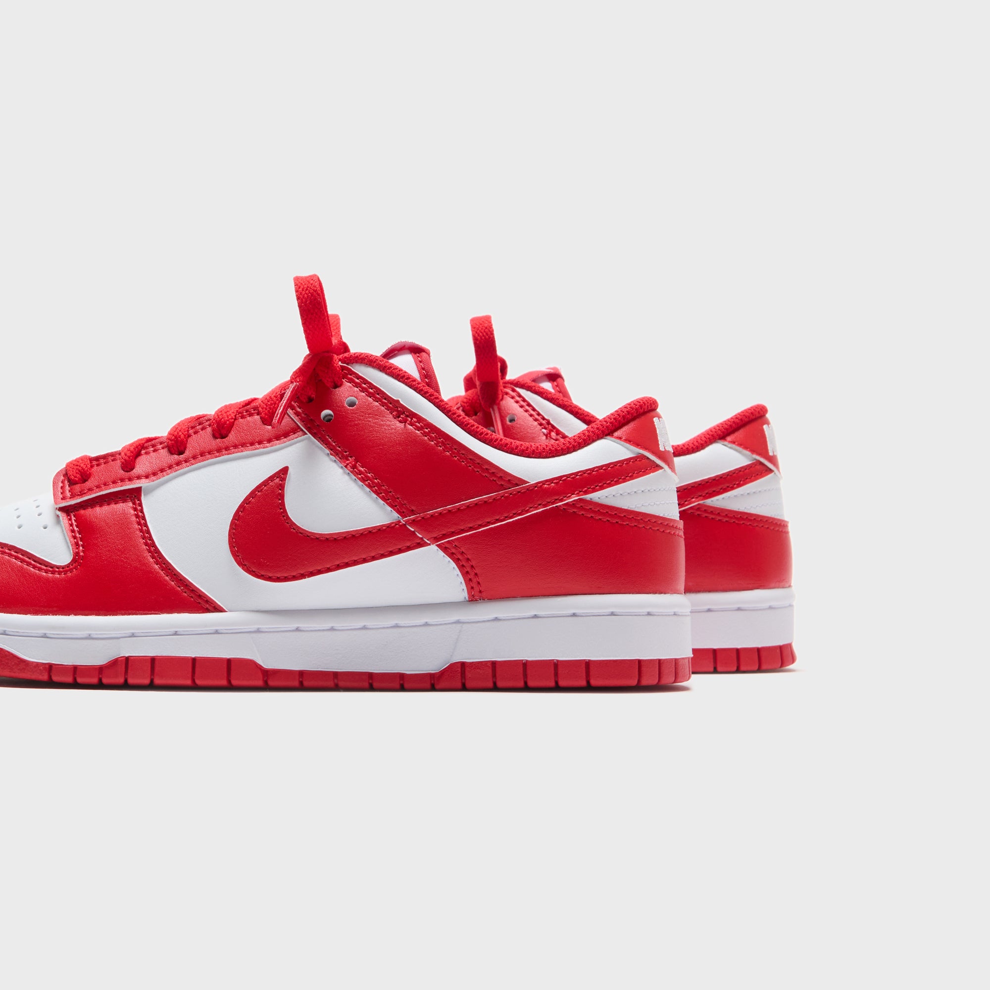 NIKE Dunk Low SPレッド/ホワイト Nike Dunk Low Retro - White / University Red / White – Kith Canada