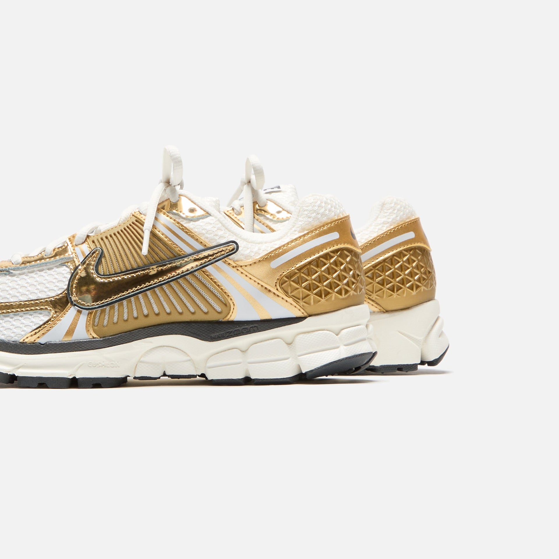 Nike WMNS Zoom Vomero 5 - Gold / Photon Dust / Metallic Gold