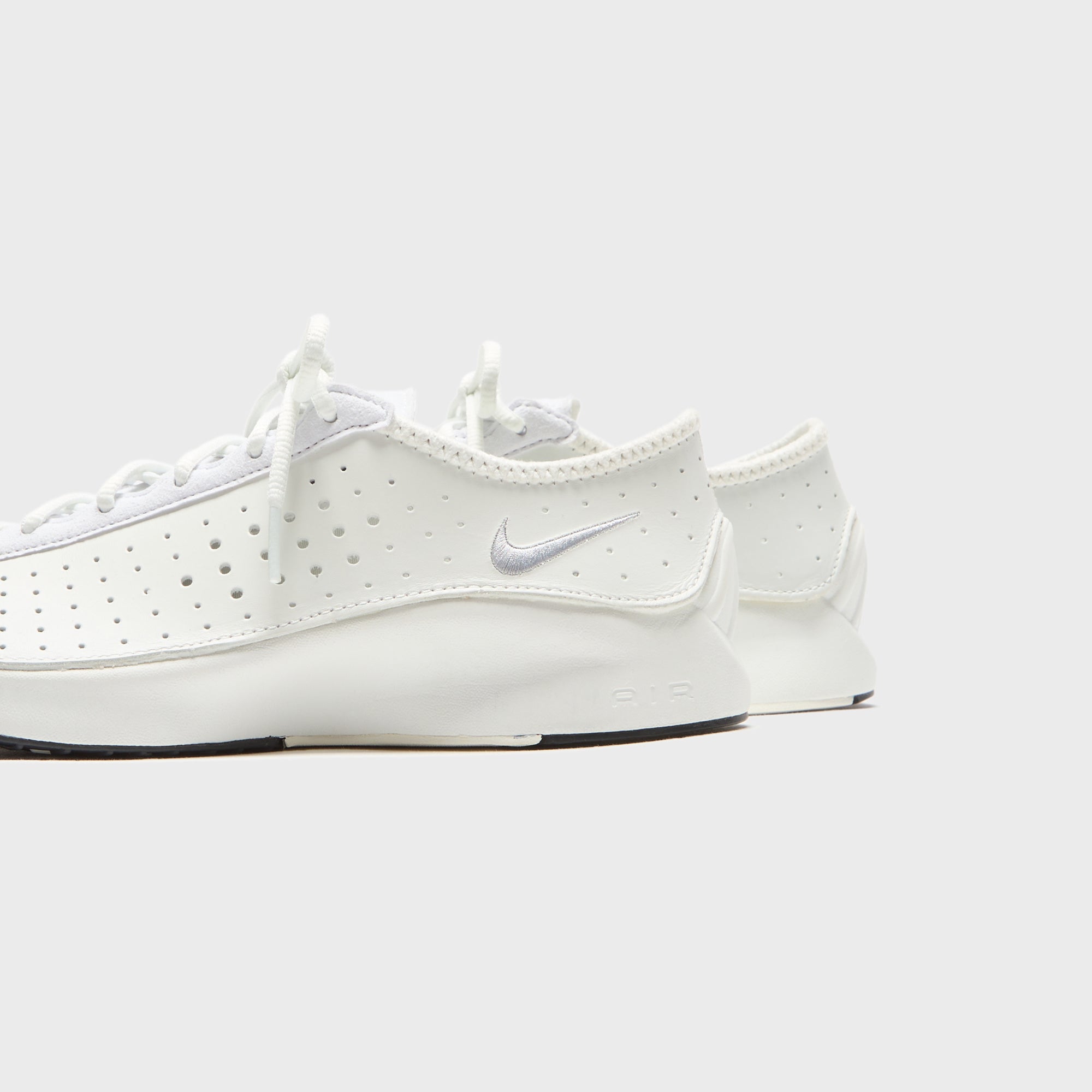 Nike Women's Air Superfly - White / Metallic Silver / Black