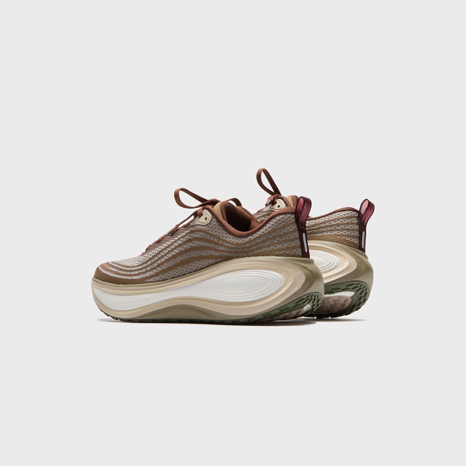 NIKE Vomero Plus - Off Noir / Pecan / Phantom / Natural