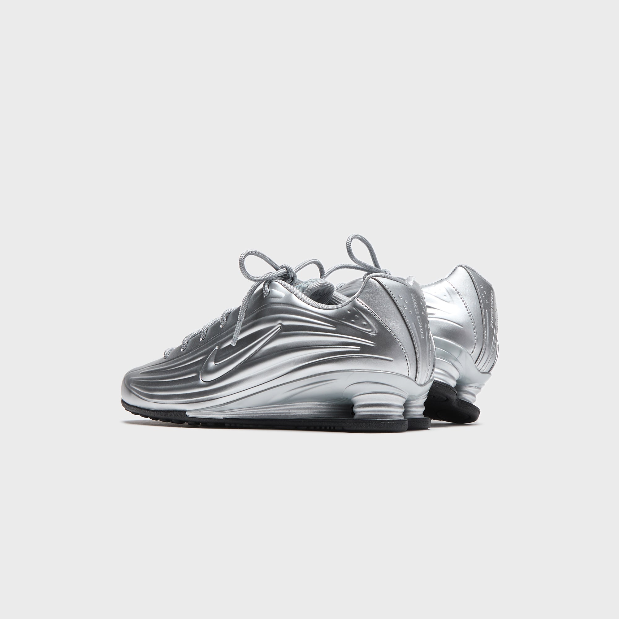 靴 NikeWomen'sShoxTLBlackandllic Silver Nike WMNS Shox Z - Silver / Black / Metallic Silver – Kith Canada