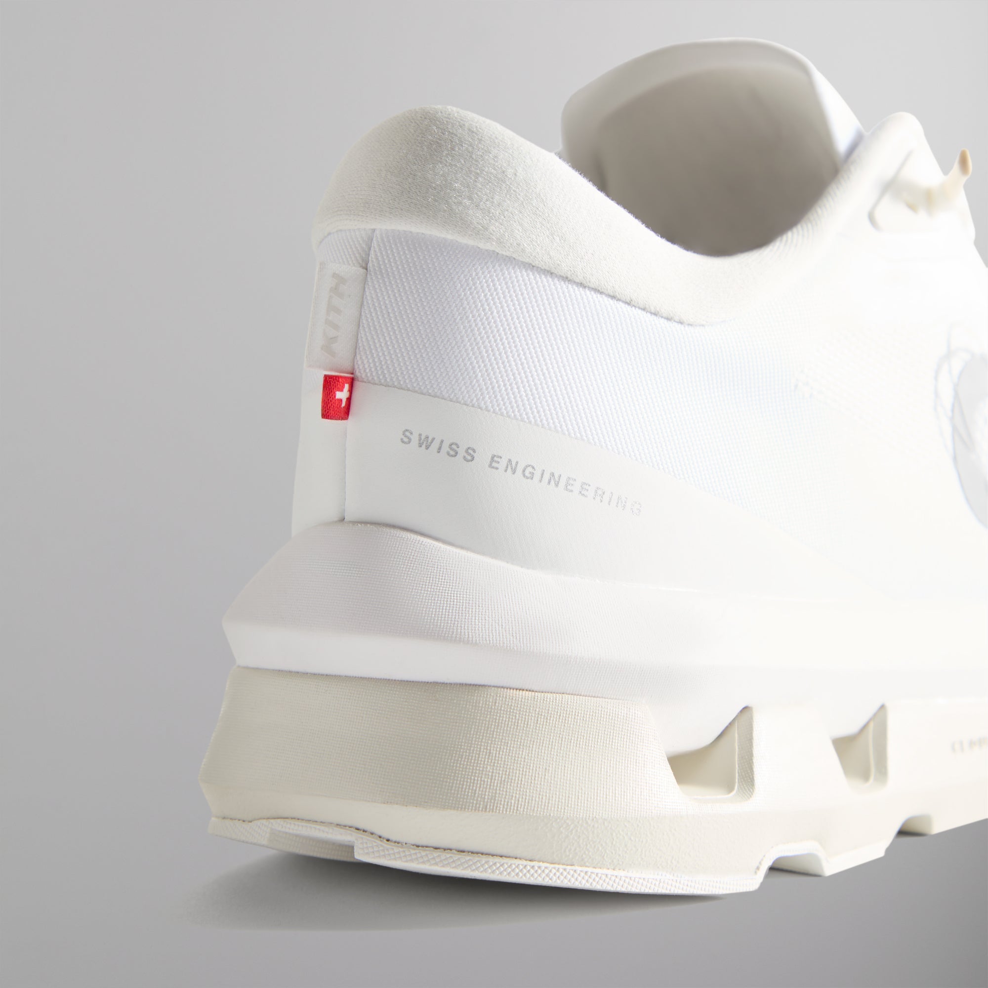KITH × On Cloudzone \"White/Ice\"女性用 PRE-ORDER | Kith for On WMNS Cloudzone - White Ice