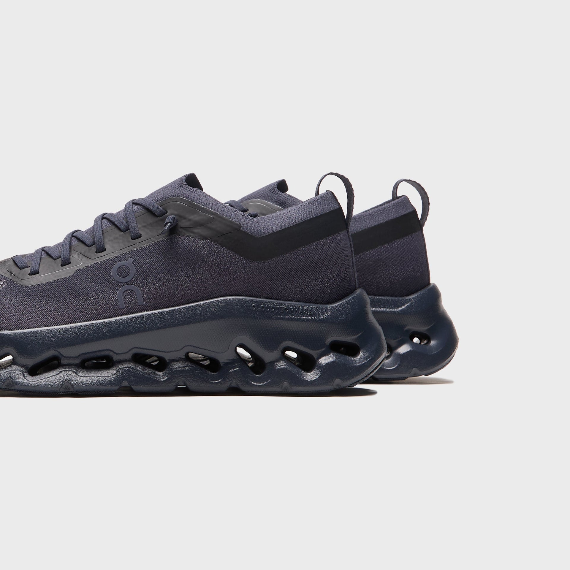 On Running WMNS Cloudtilt Moon - Graphite / Ink