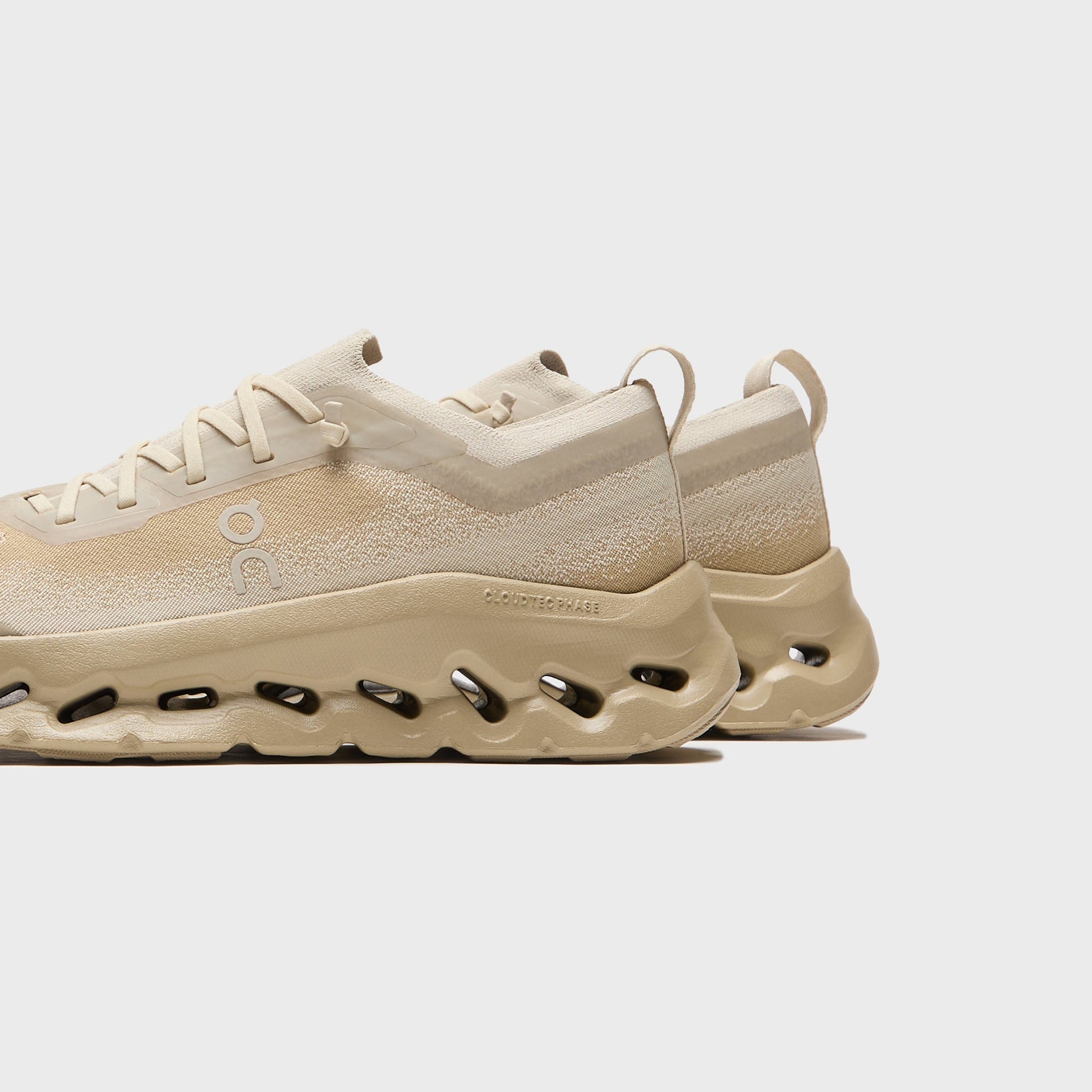 On Running WMNS Cloudtilt Moon - Winter / Kasha