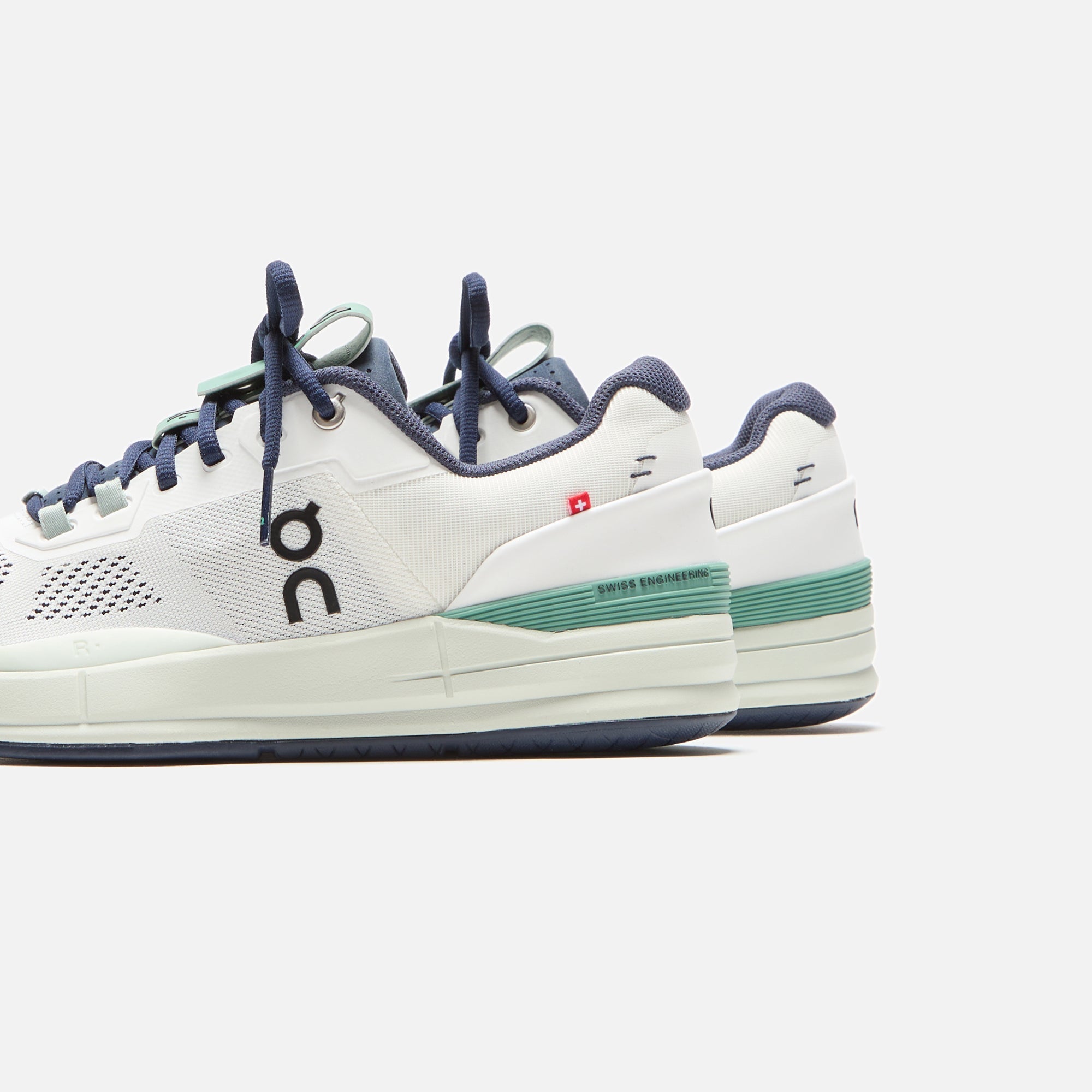 On Running The Roger Pro - Undyed White / Aloe – Kith Canada
