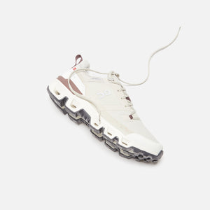 On Running WMNS Cloudwander Waterproof - Sand / Ivory