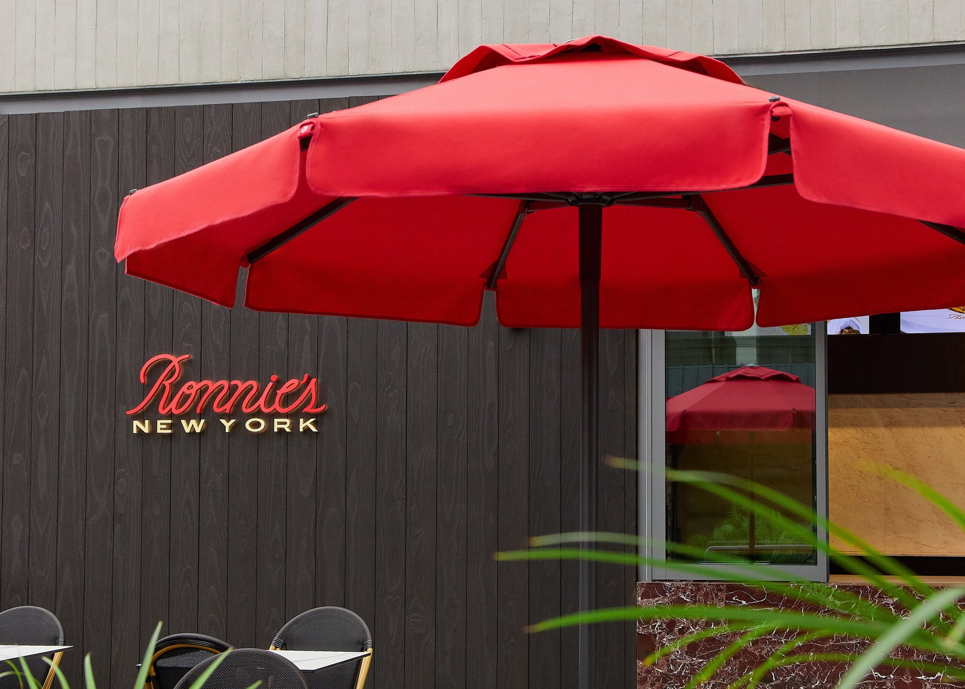 Featured | Ronnie's