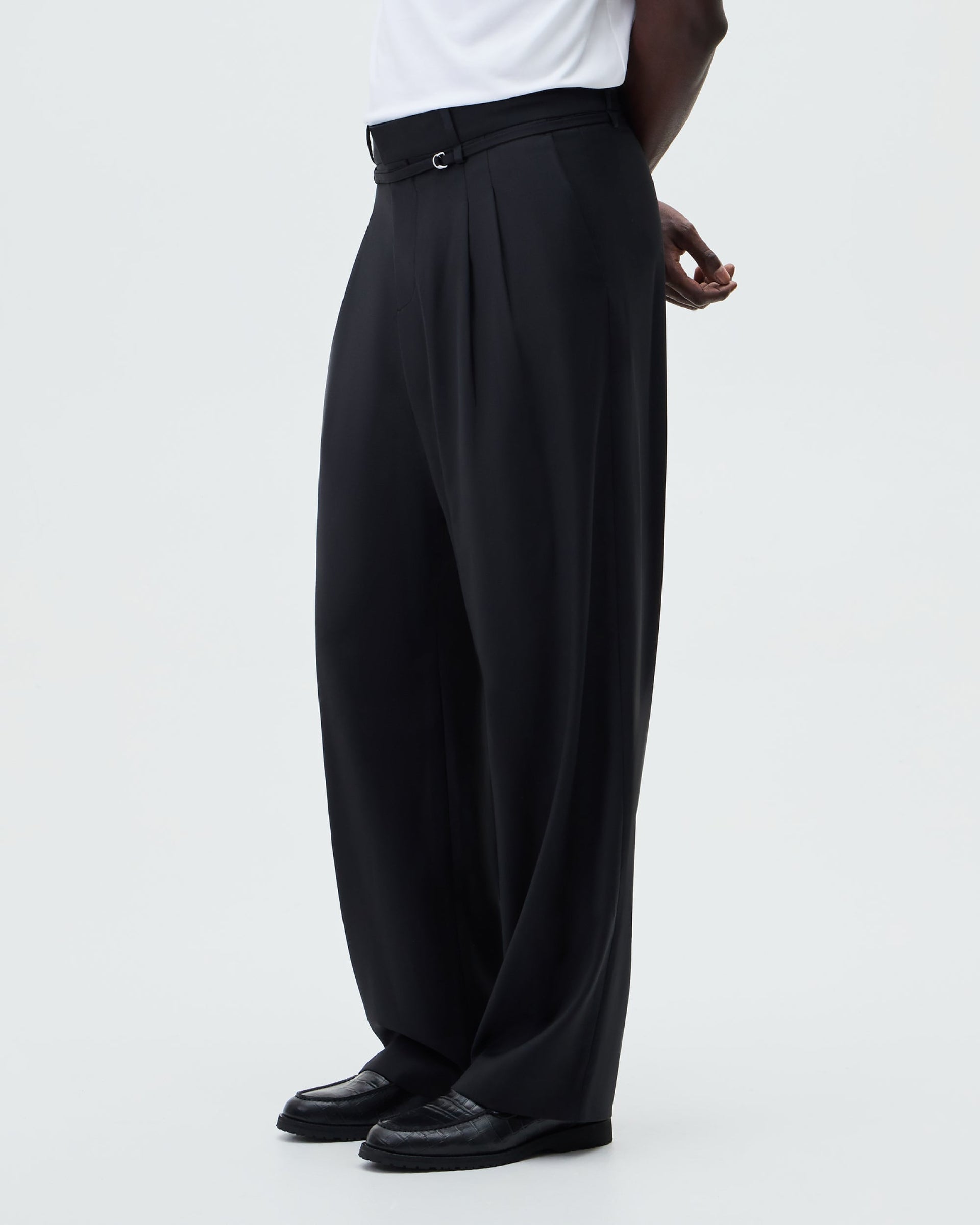 gid://shopify/MediaImage/46548962115860