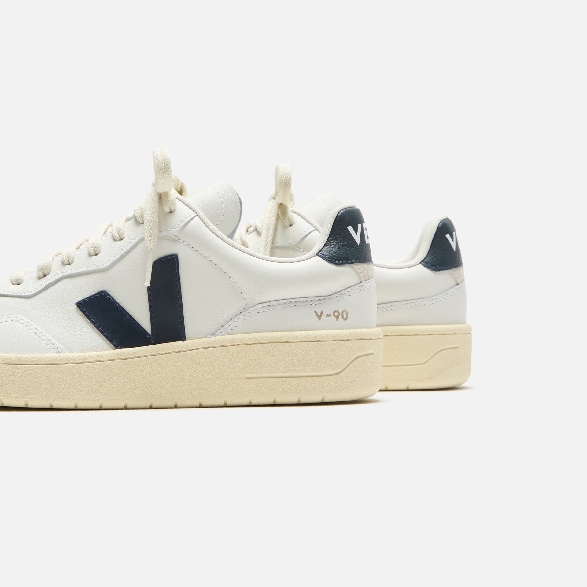 Veja Mens V-90 - Extra White / Nautico