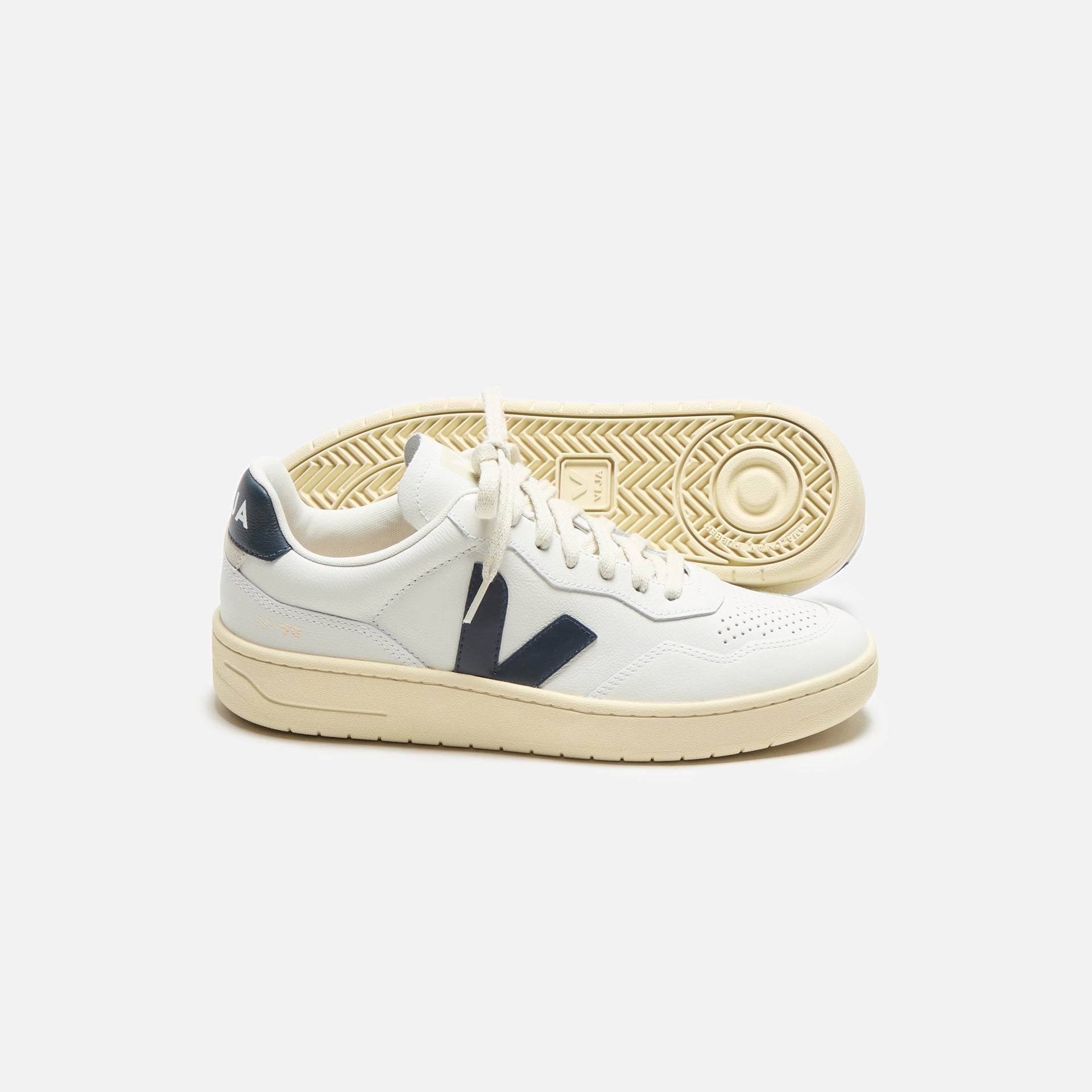 Veja Mens V-90 - Extra White / Nautico