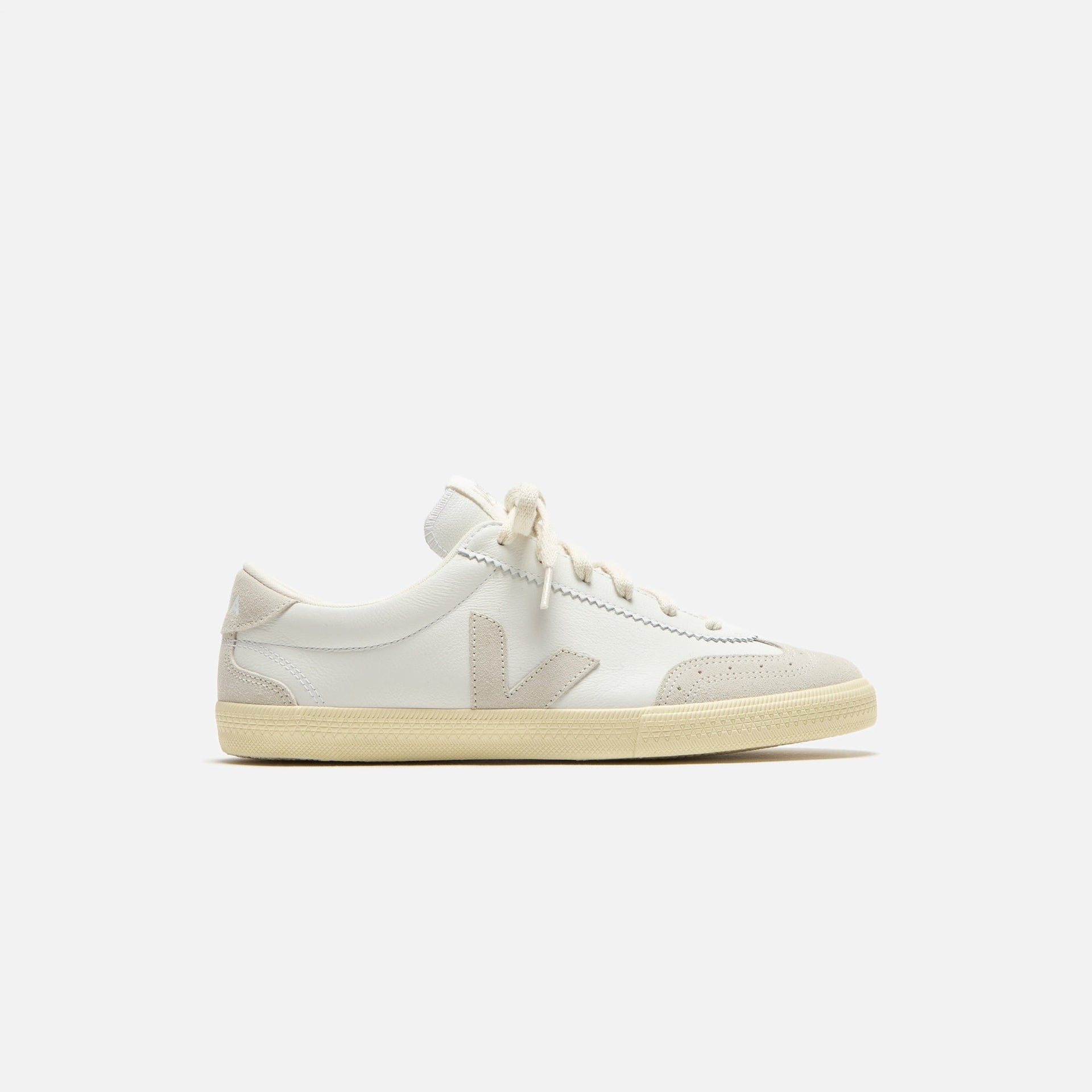 Veja Mens Volley - White / Natural