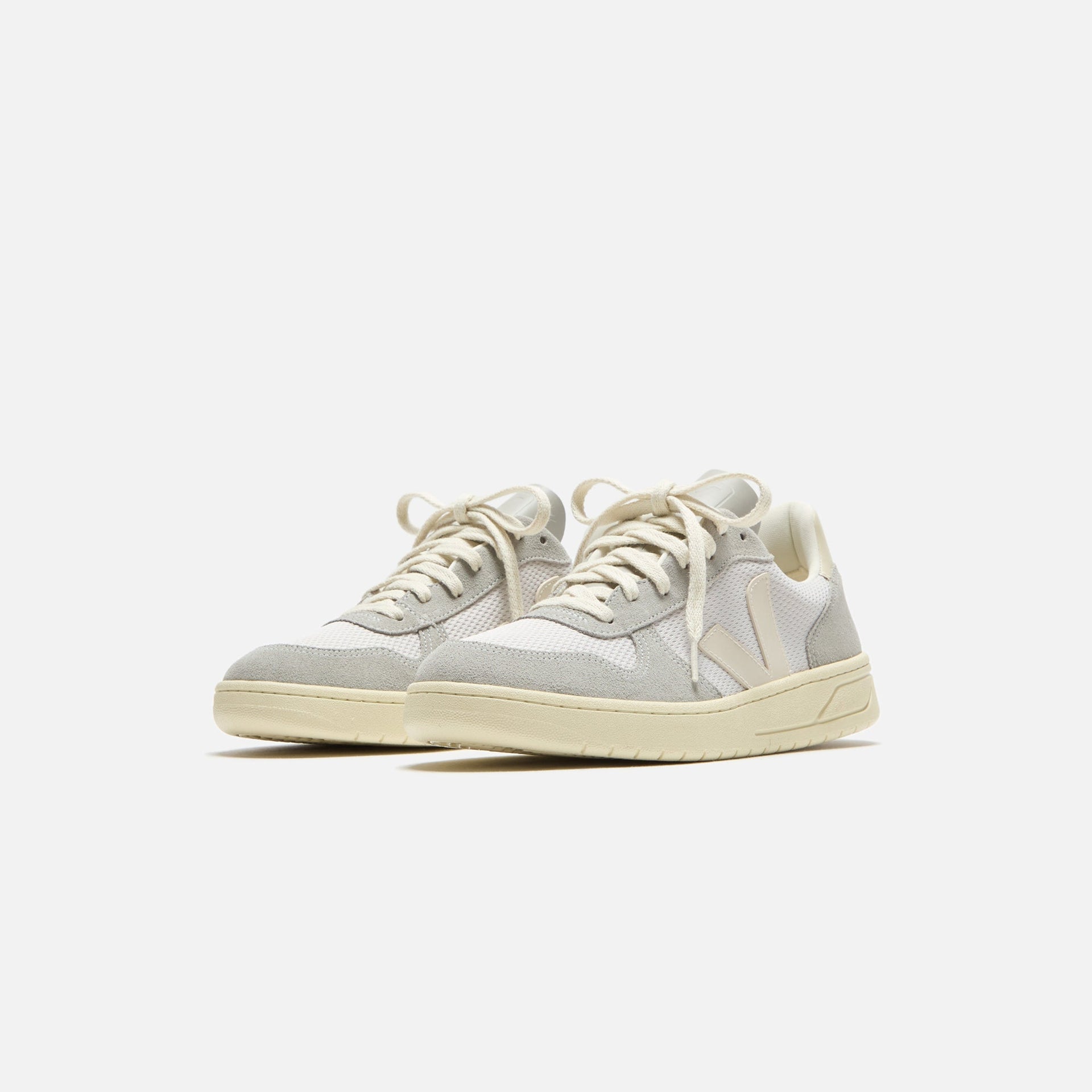 Veja V-10 - Light Grey Pierre