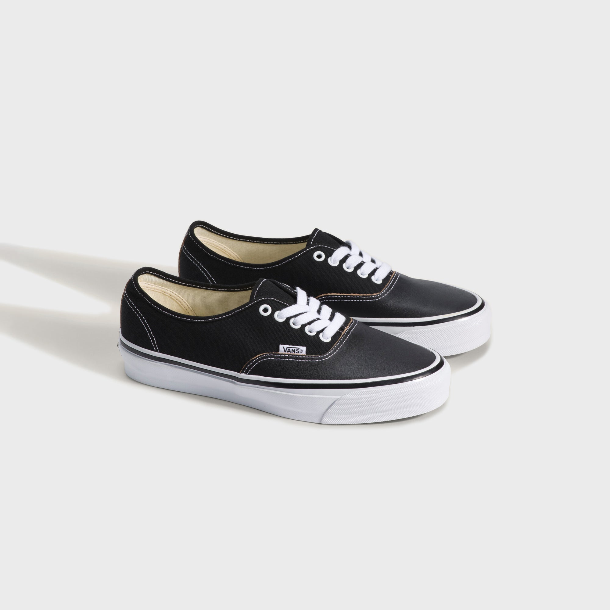 靴 VANS OTW Authentic 44 Siped Vibram 30cm VANS OTW Authentic 44 Siped Vibram - Black / Ochre Red – Kith Canada
