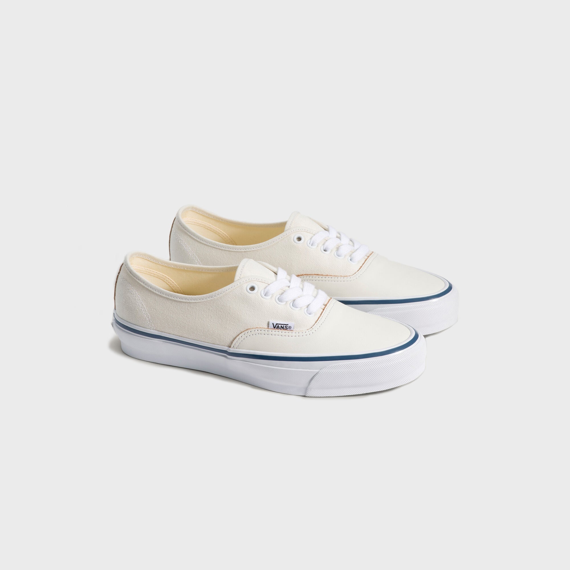 靴 VANS OTW Authentic 44 Siped Vibram 30cm VANS OTW Authentic 44 Siped Vibram - Marshmallow – Kith Canada