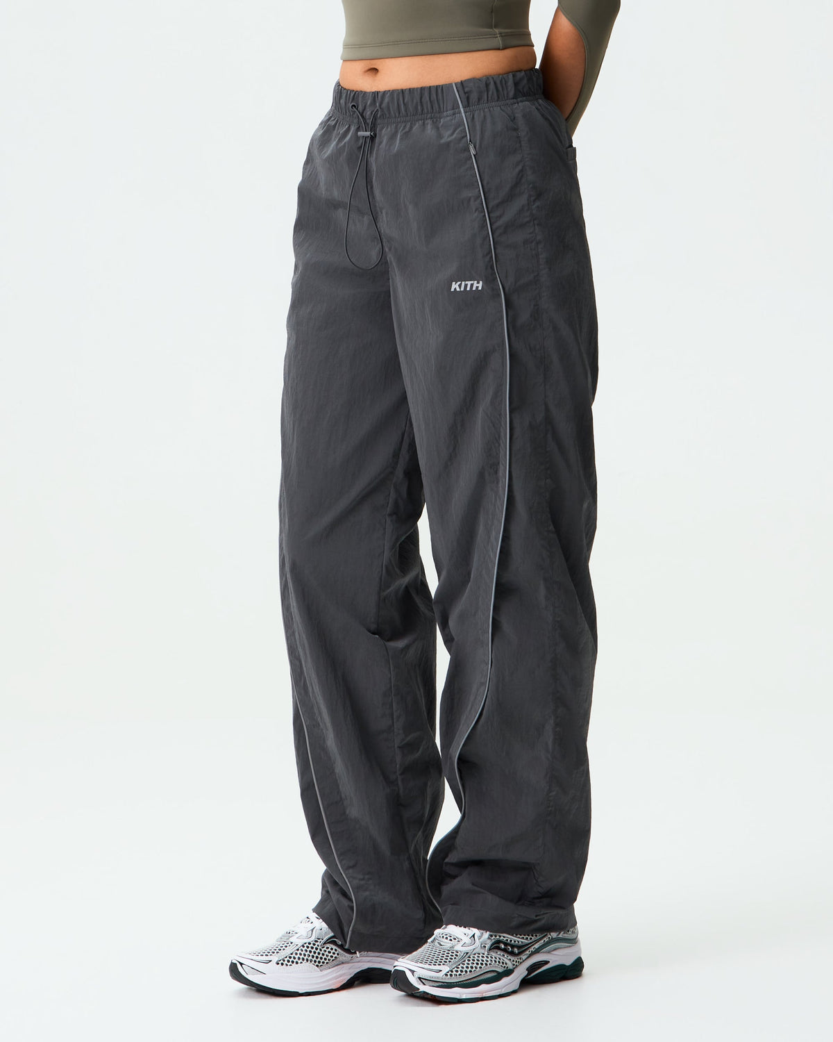 gid://shopify/MediaImage/46943718474004