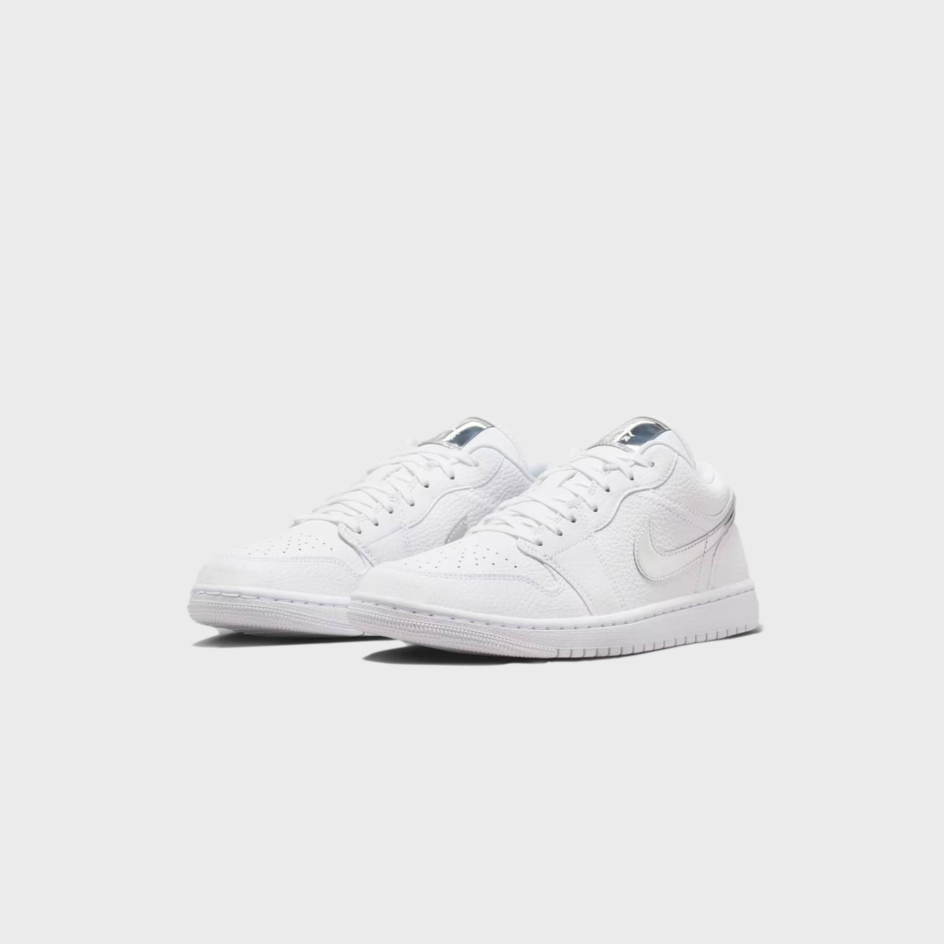 Jordan WMNS Air Jordan 1 Low SE - White / Metallic Silver