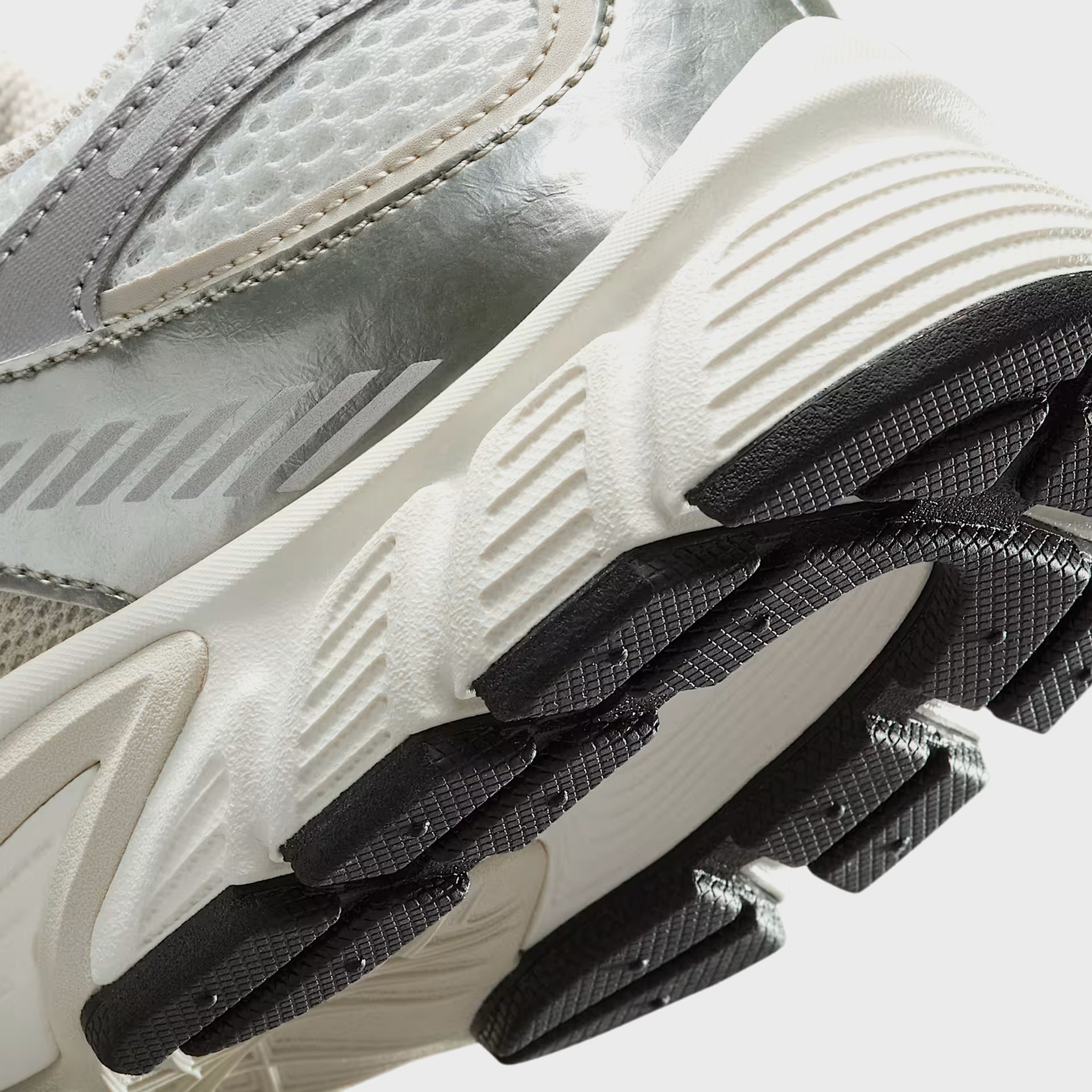 Nike V5 Rnr - Summit White / Light Orewood Brown / Sail / Black