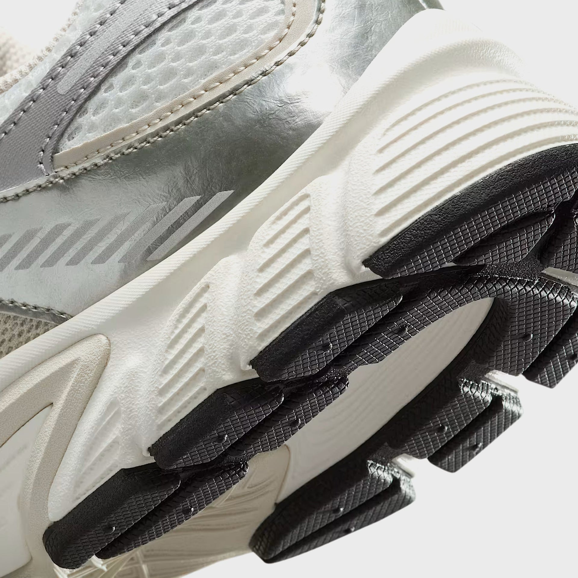 Nike V5 Rnr - Summit White / Light Orewood Brown / Sail / Black