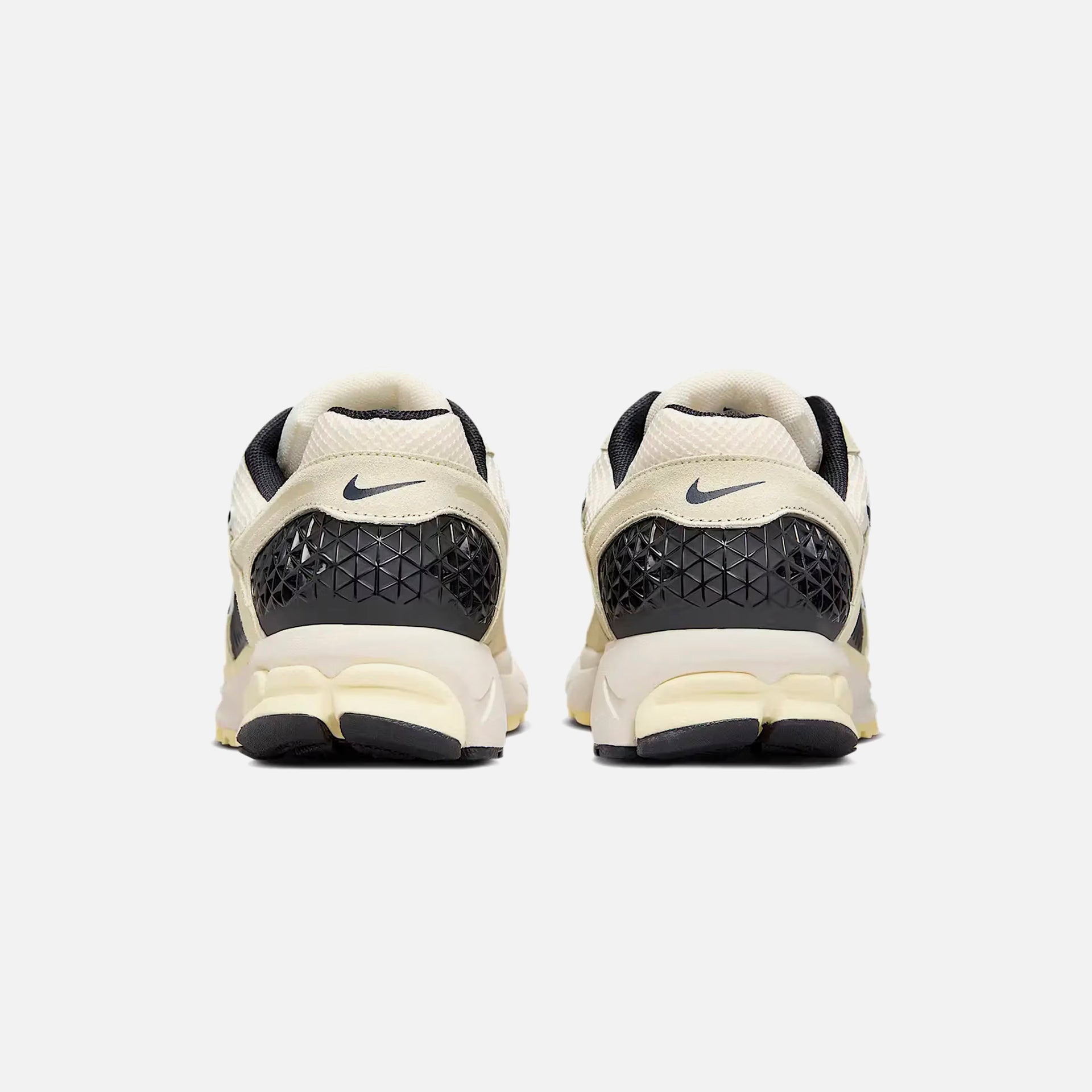Nike Zoom Vomero 5 - Alabaster / Black / White / Pale Ivory