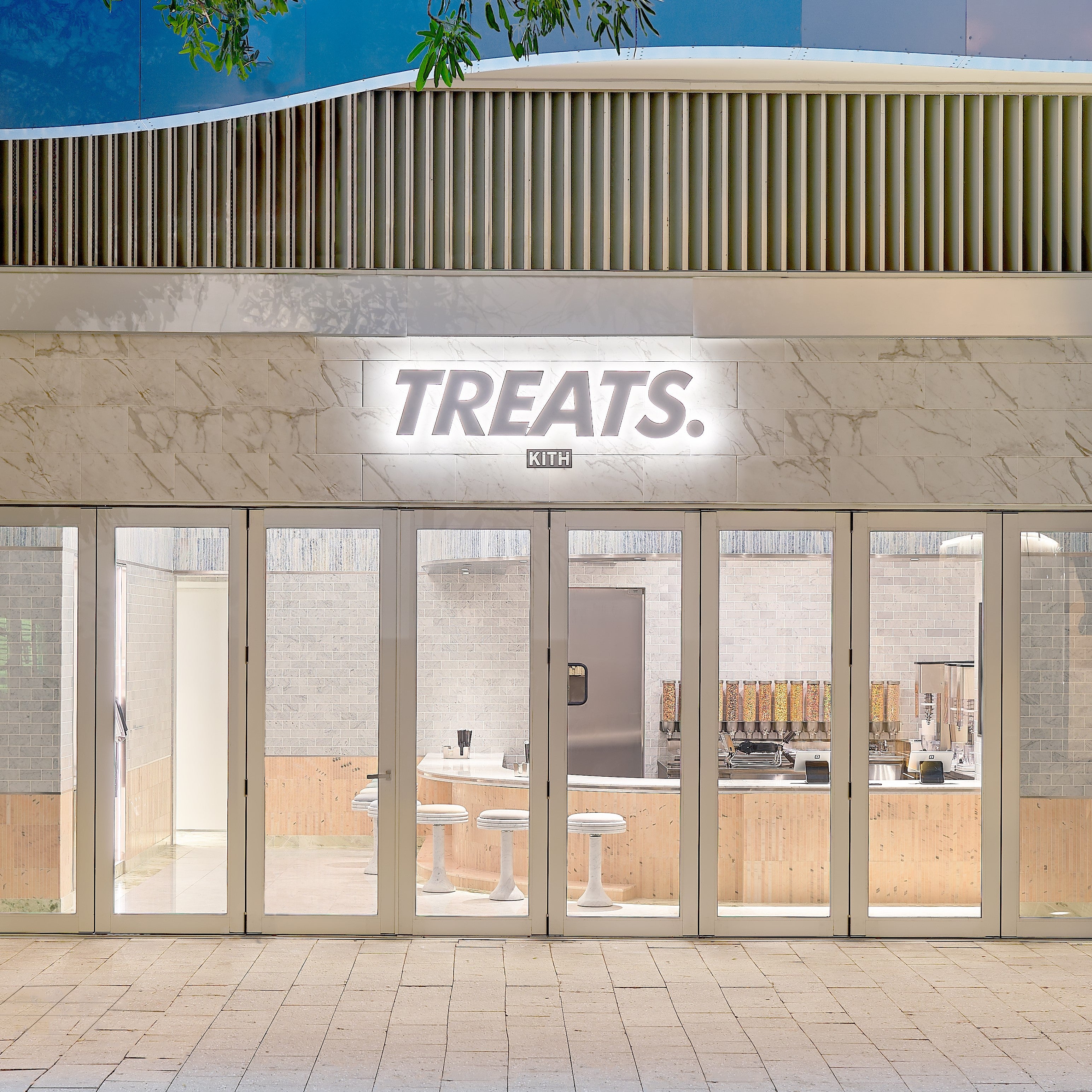 トップス KITH TREATS CAFE BOX LOGO Kith Treats | Kith Canada