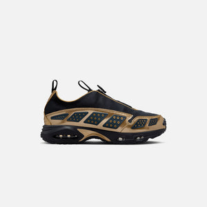 Nike WMNS Air Max SNDR - Black / Dark Smoke Grey / Metallic Gold