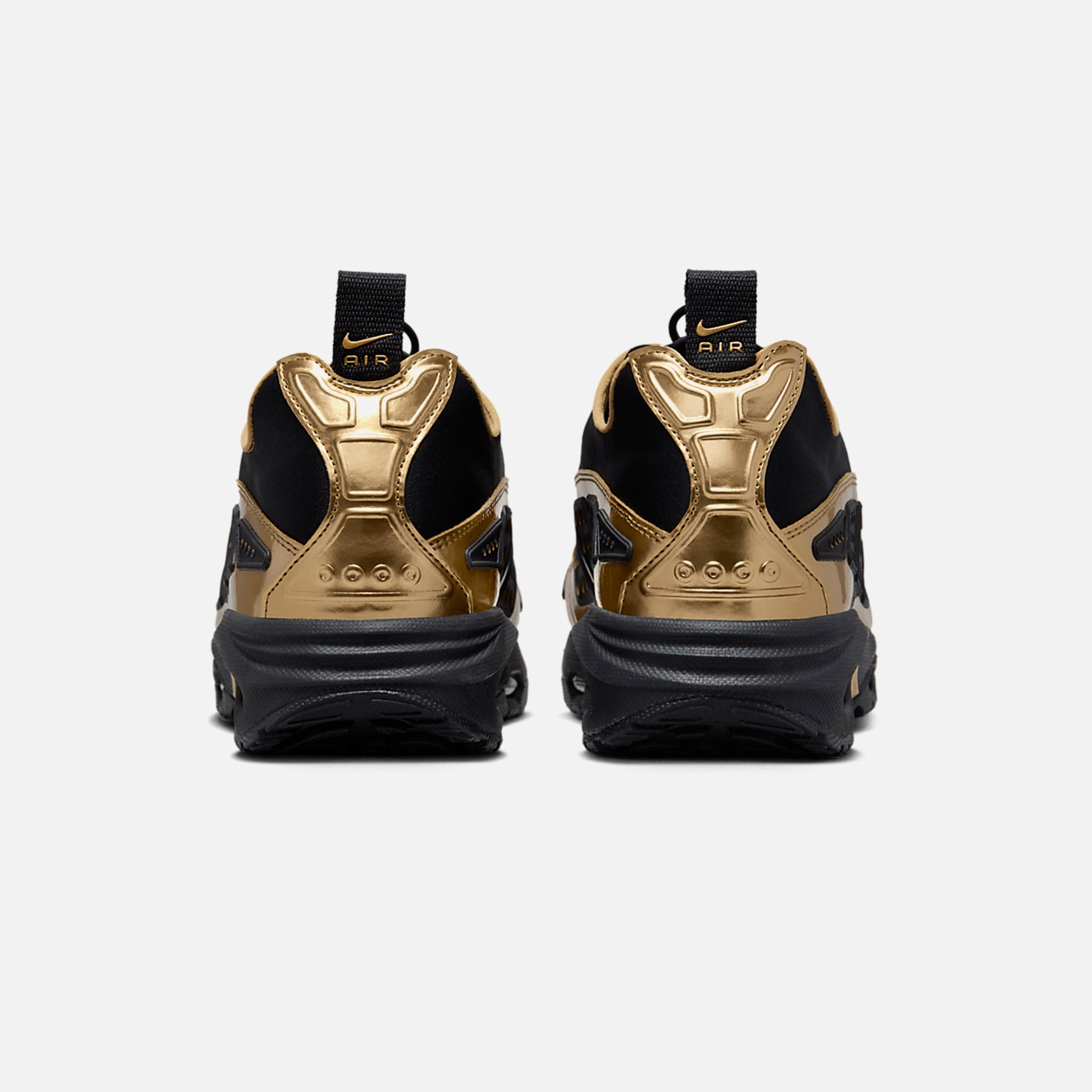 Nike WMNS Air Max SNDR - Black / Dark Smoke Grey / Metallic Gold