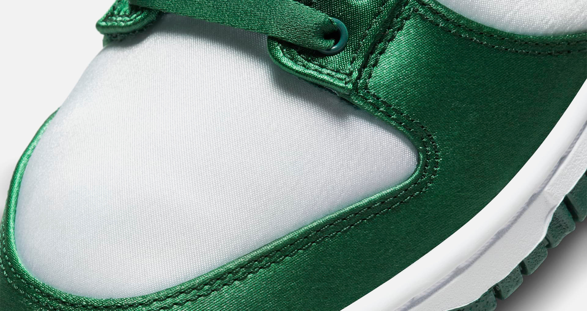 Nike WMNS Dunk Low - White / Team Green